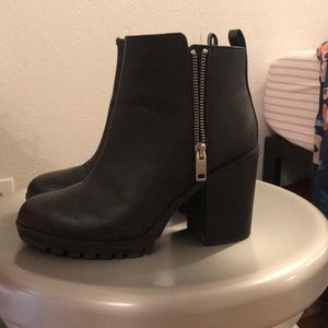 Black ankle booties w/ chunky heel